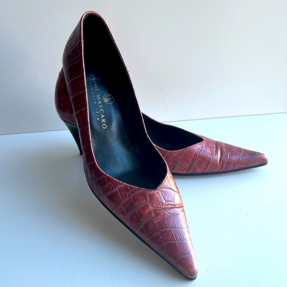 JAIME MASCARÓ | Vintage Brick Red Crocodile-Embossed Leather Pumps | 2.75” Heel